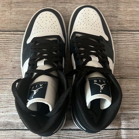 Air Jordan 1 Mid Armory Navy - Picture 5 of 10